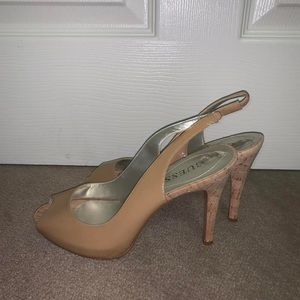 Guess vintage sling back cork nude pumps